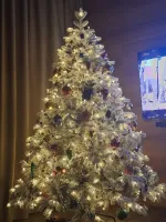 Заснеженная елка с гирляндой «Камчатская» теплый свет (Литая+пвх) 270 см / 2,7 м