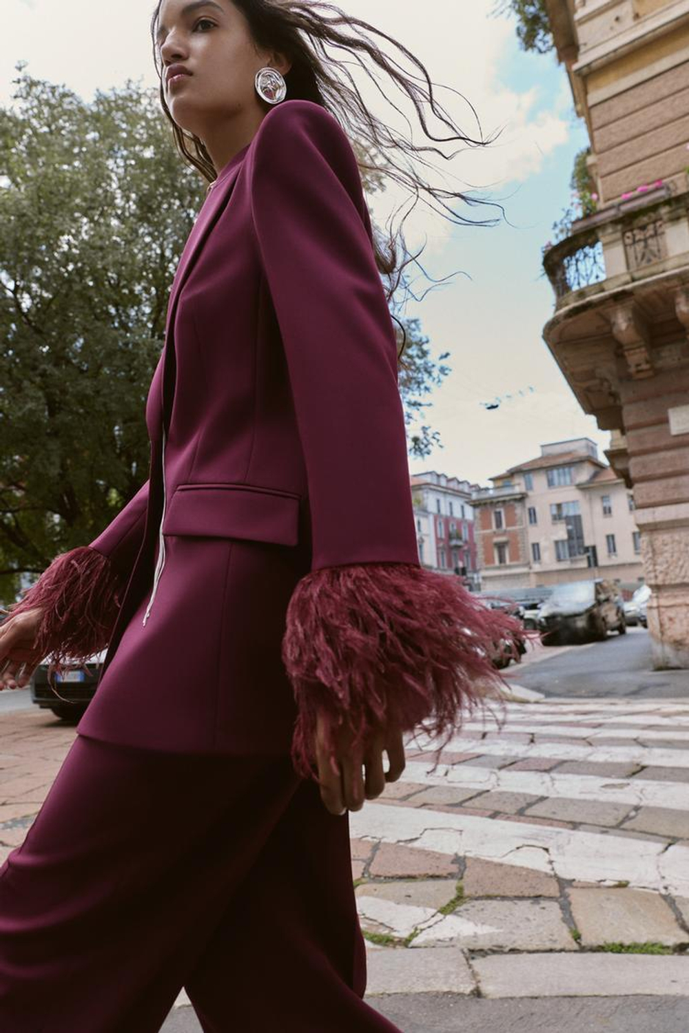 ZARA БЛЕЙЗЕР С ПЕРЬЯМИ НА МАНЖЕТАХ, БОРДО