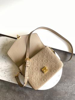 Louis Vuitton Pochette Metis