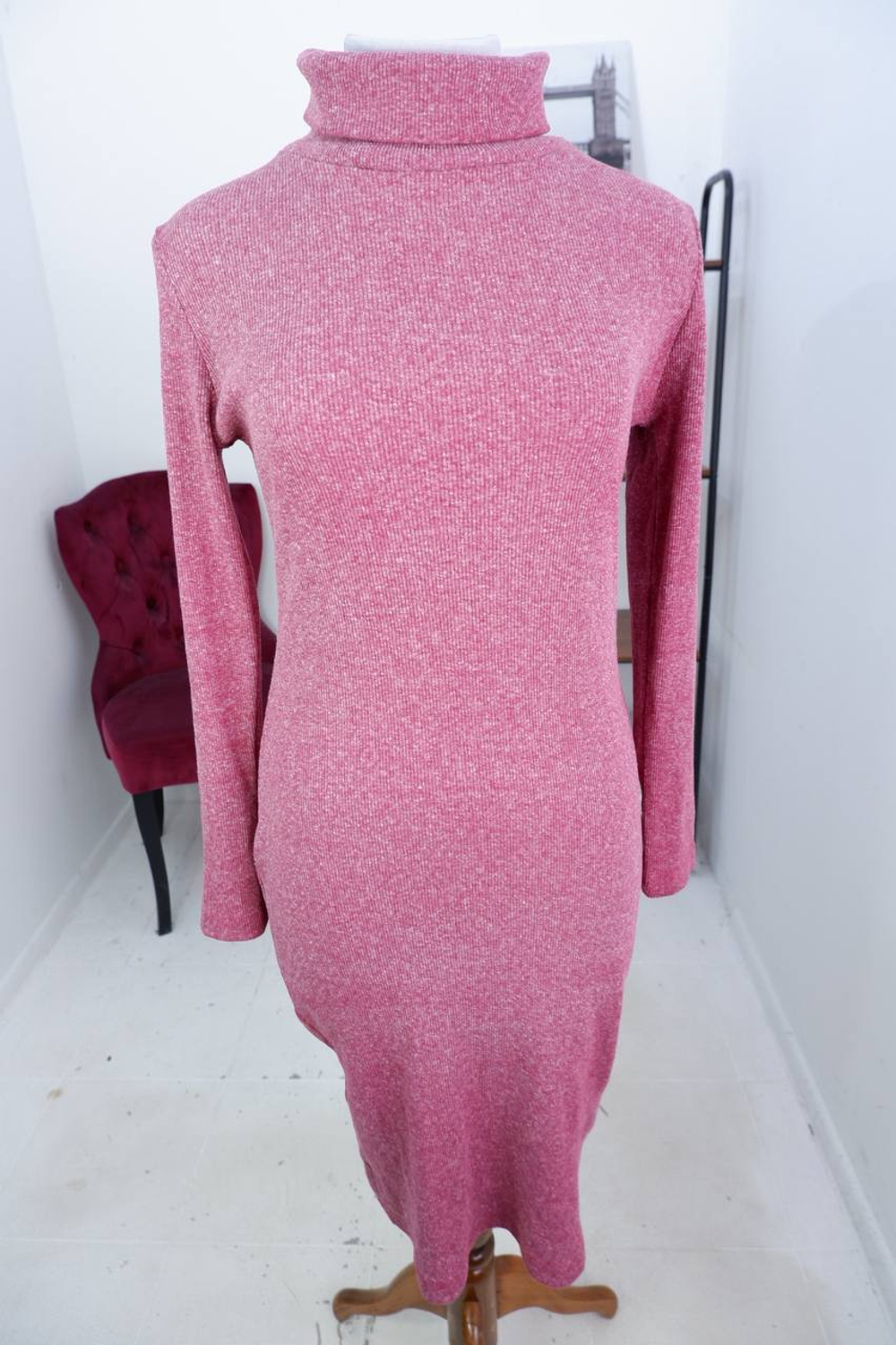 Платье с воротом, маркировка М, визуально на 46 размер