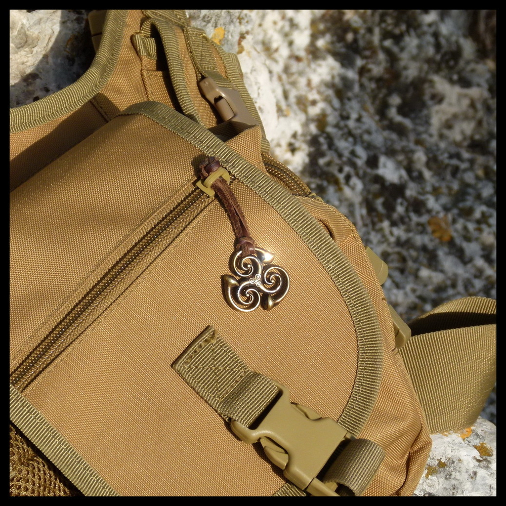 Кулон подвеска "Трискель" авторская работа , бронза