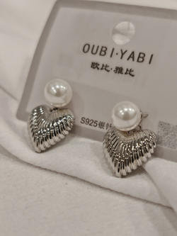Серьги Oubi Yabi «Жемчужное сердце» Silver