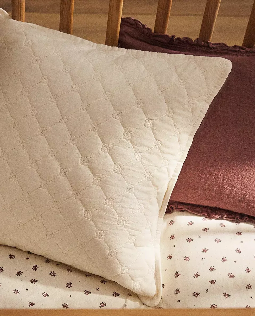 ZARA HOME ДЕТСКИЙ ЧЕХОЛ ДЛЯ ДЕКОРАТИВНОЙ ПОДУШКИ С ВЫШИВКОЙ, КРЕМОВЫЙ