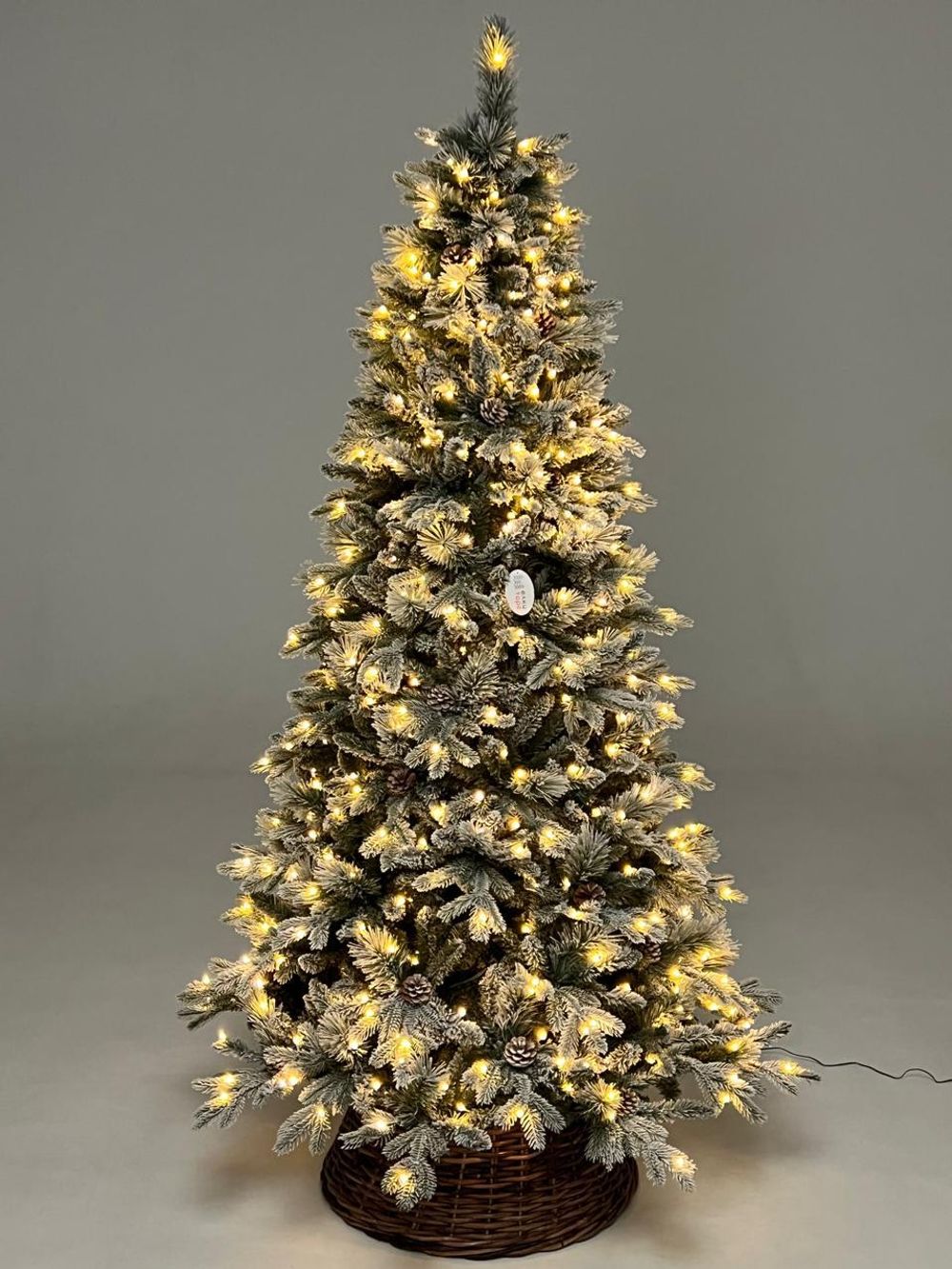 Заснеженная елка с гирляндой 2в1 "Скандинавия" с шишками (Литая+пвх) 210 см / 2,1 м