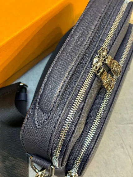 Сумка-мессенджер Louis Vuitton Avenue синий