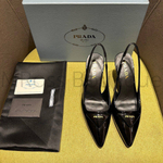Черные лаковые туфли Prada с открытой пяткой на каблуке