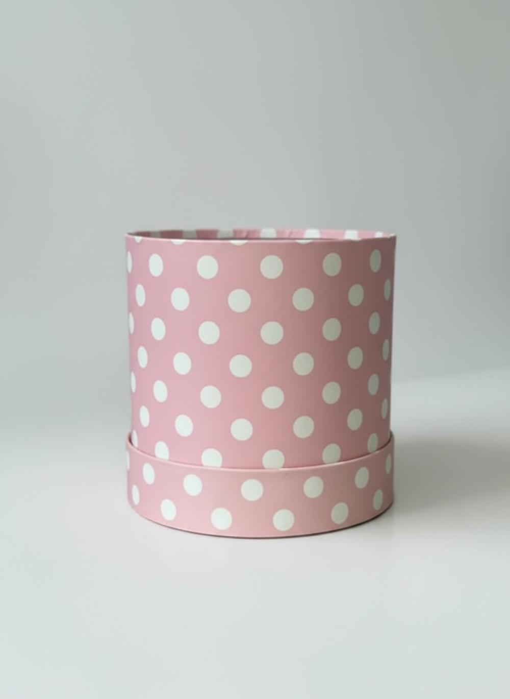 Плотная шляпная коробка фальш-крышка .Цвет; Нежно розовый в горох.