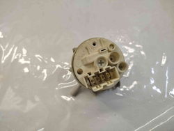 576 Датчик уровня воды (Прессостат) для посудомоечной машины Indesit-Ariston 37650053 80-60 б/у