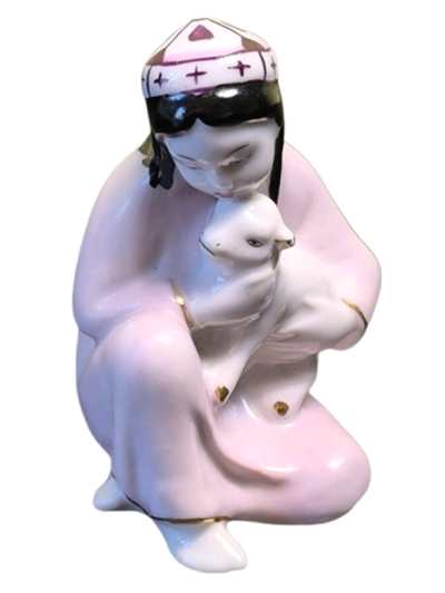 Фарфоровая статуэтка "Девочка с ягненком" Гжель