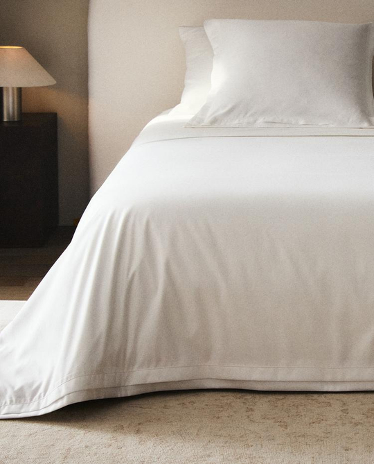 ZARA HOME ПОДОДЕЯЛЬНИК ИЗ САТИНА С КАЙМОЙ (1000 НИТЕЙ), БЕЛЫЙ