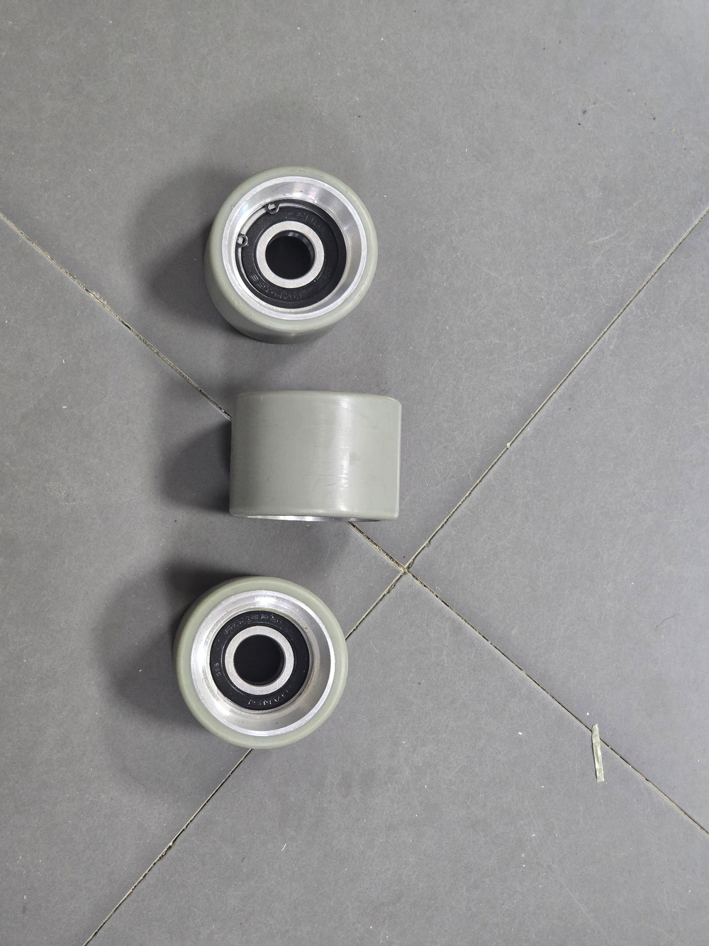 Ролик обводной батареи поручня D=70mm, d=20mm, h=50 mm (подшипник 6204-2RS)