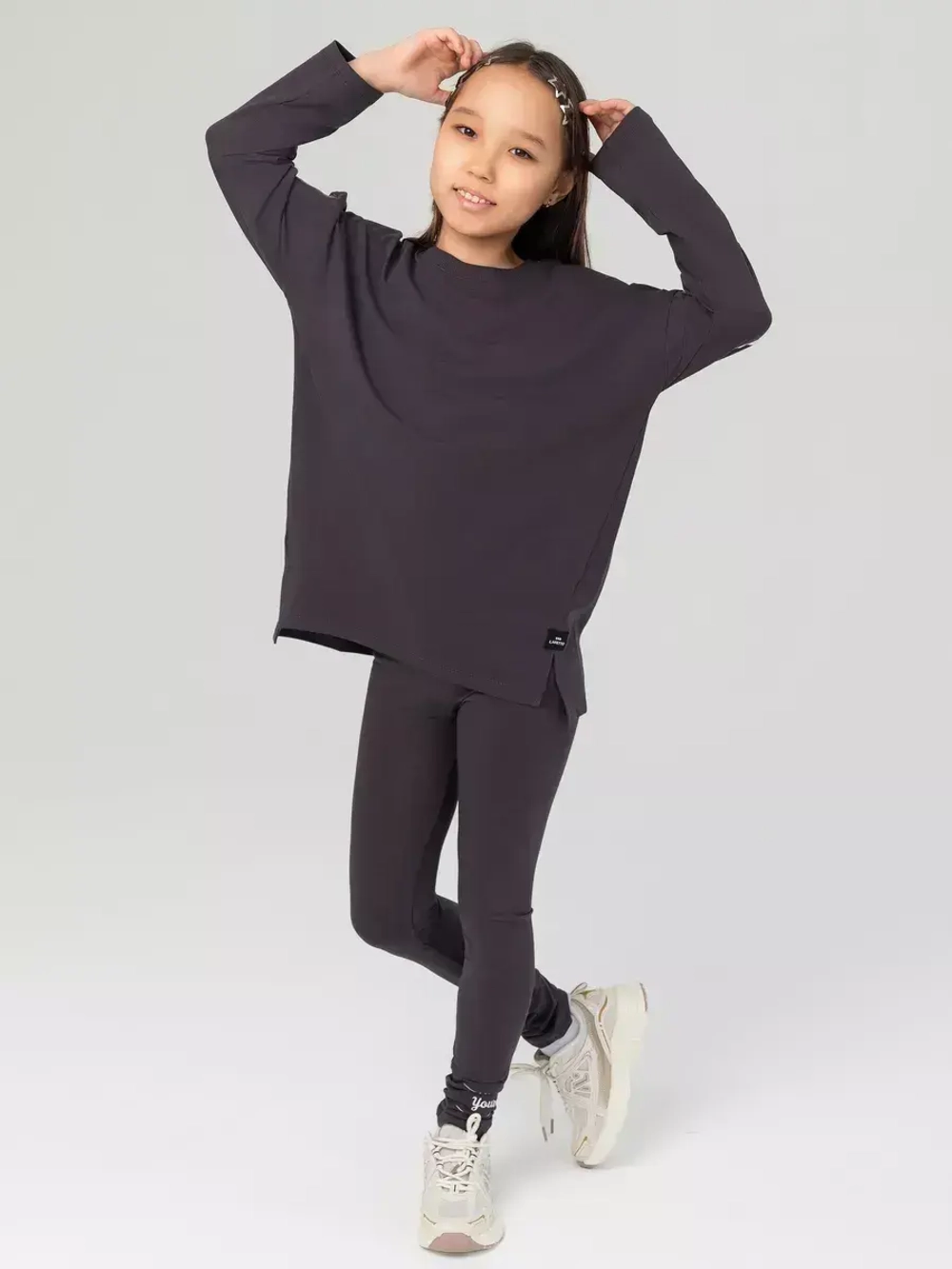 Спортивный костюм для девочки на весну с леггинсами