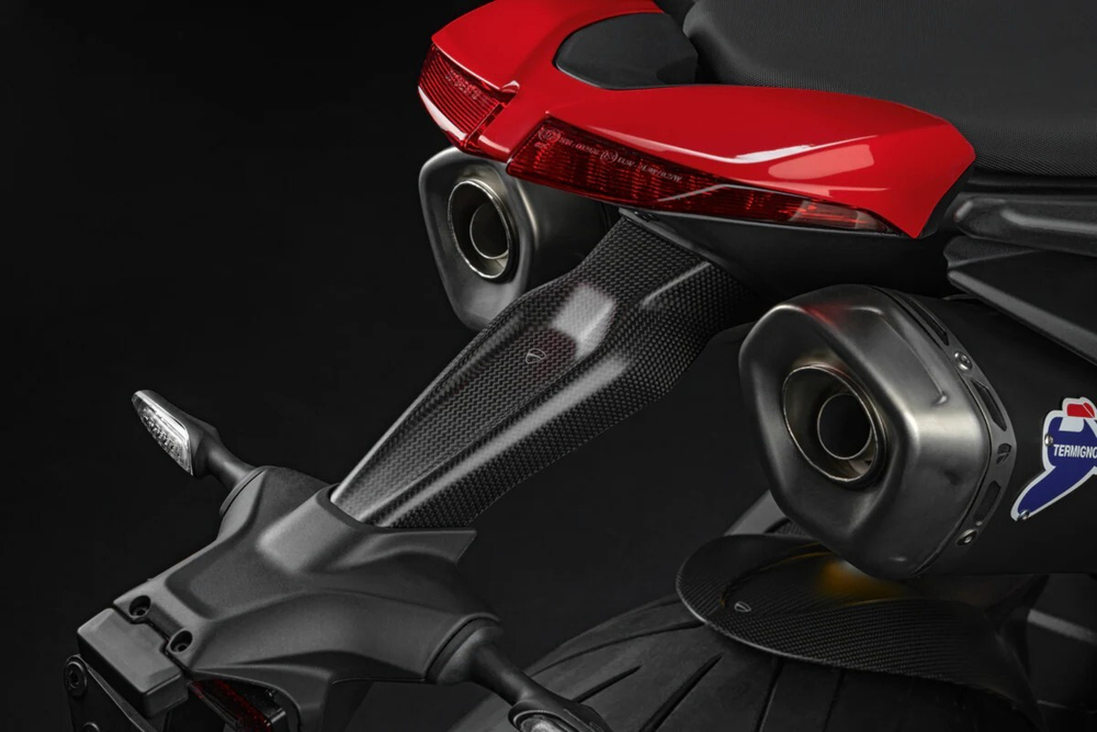 96981221A DUCATI CARBON NUMBER PLATE HOLDER (HM 950)