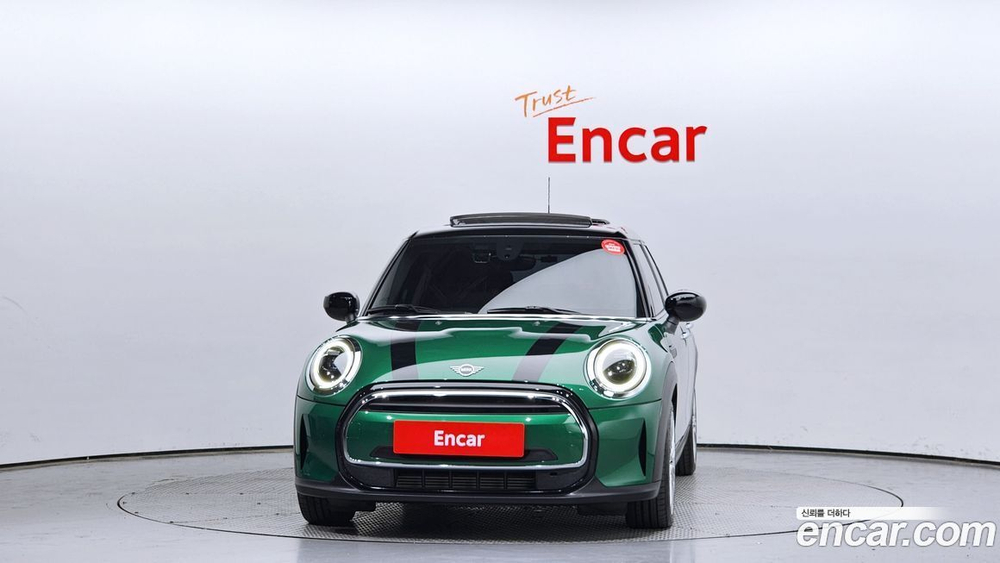 Mini Cooper 5 дверей Classic Plus Lunchpack (08.2021)