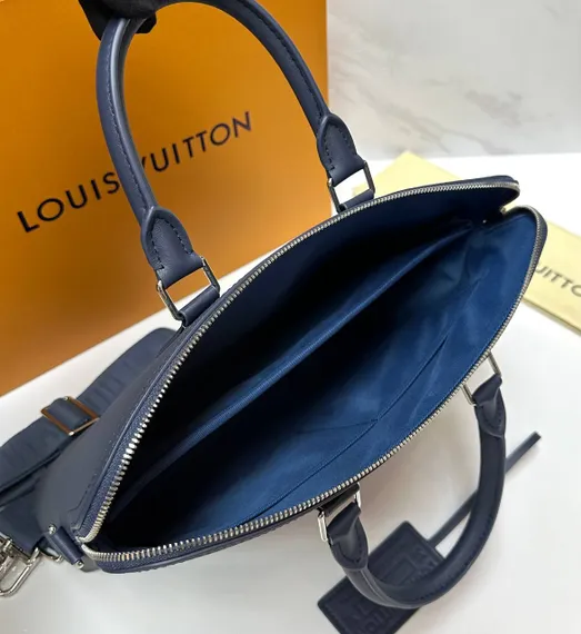 Портфель Louis Vuitton Takeoff из коллекции Aerogram, синий