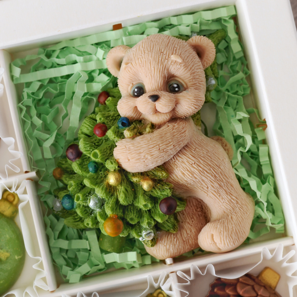 Набор "Мишка с елкой" + 5 конфет
