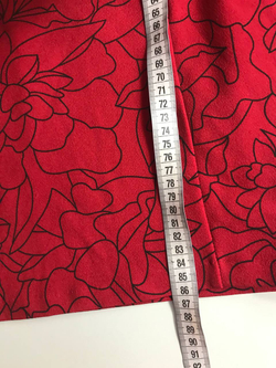 Платье яркого цвета, визуально на 42 размер