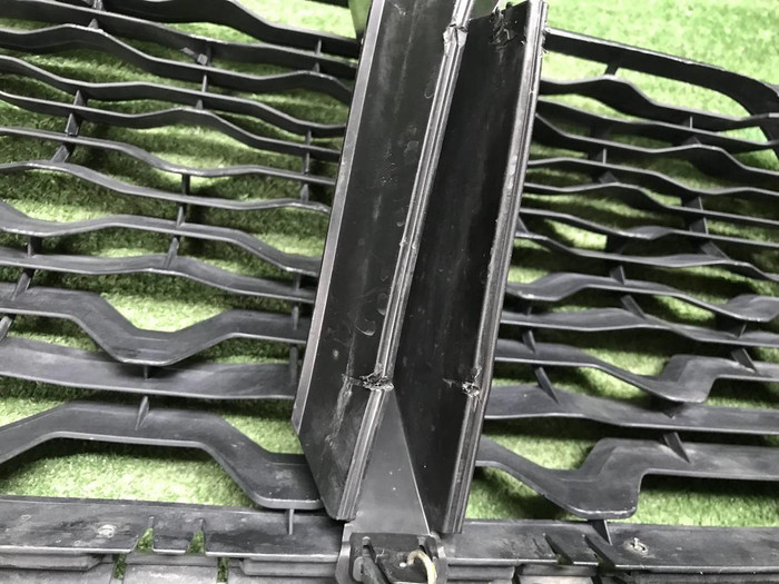 Решетка переднего бампера Renault Duster 2 (20-нв)