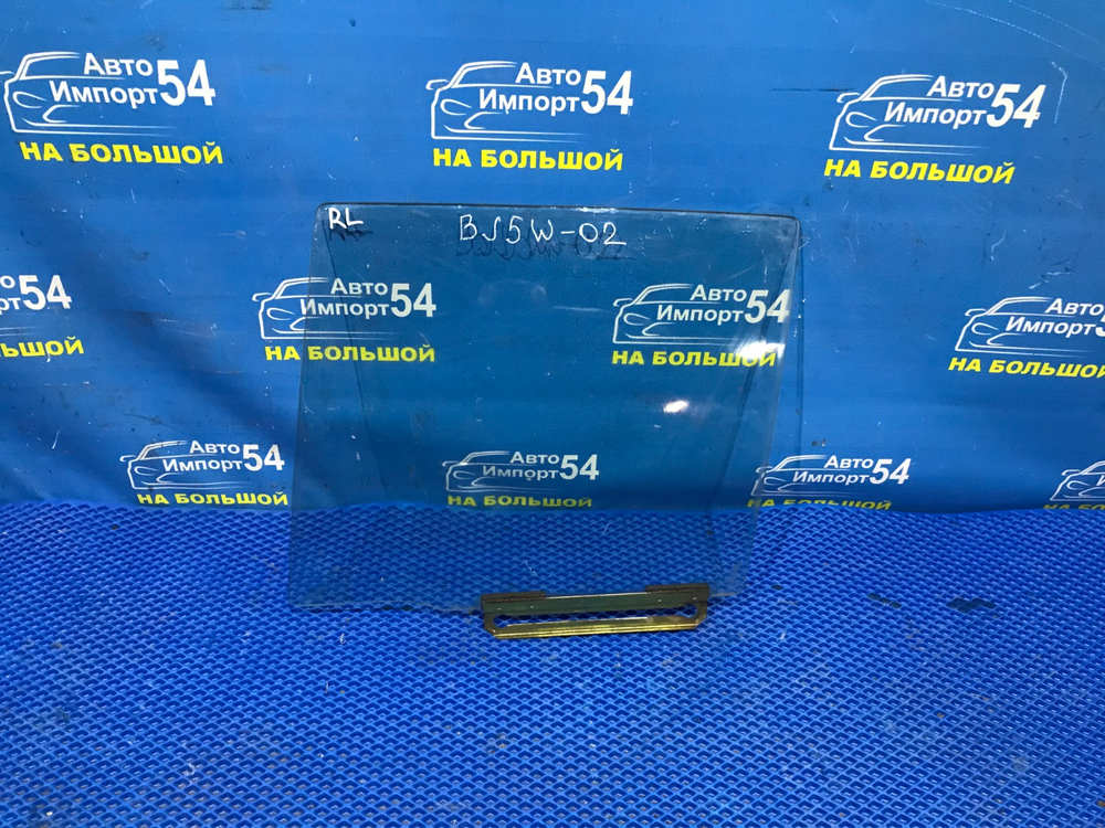 Стекло двери задней левой MAZDA FAMILIA 2001