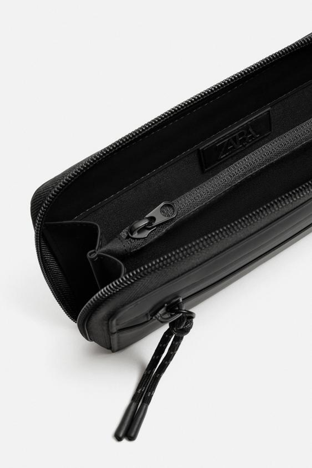 ZARA ПРОРЕЗИНЕННЫЙ КЛАТЧ, ЧЕРНЫЙ