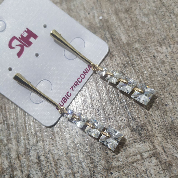 Серьги-гвоздики (палочки) Cubic Zirconia ряд 4 квадрата металл золотистый