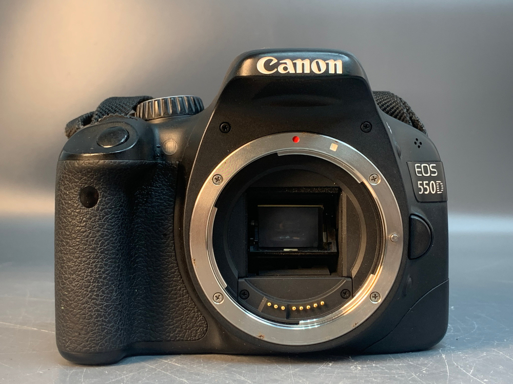 Canon 550D Kit 18-55 12419 кадров без зарядного устройства, не работает автофокус