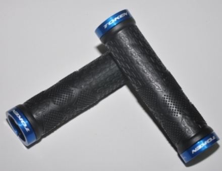Грипсы МТВ TOKEN TK9881 Blue 130мм., с 2 синими алюм грипстопами , чёрные, non-sleep. 112г.