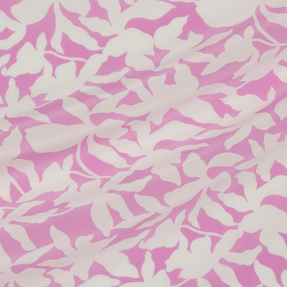 Шёлковый крепдешин с абстрактными силуэтами цветов