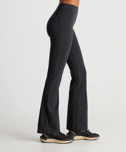 OYSHO Компрессионные брюки клеш Flare Compressive Raise Up, ЧЕРНЫЙ