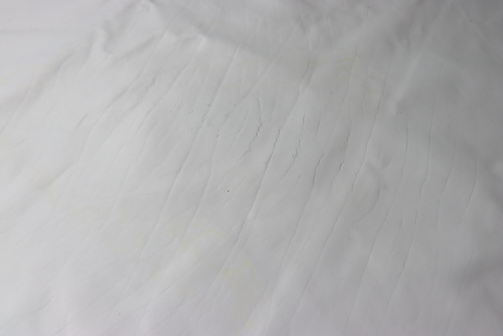 Уценка: 0,9-1,2 Мебельная кожа Сакура Белая 290 дм²