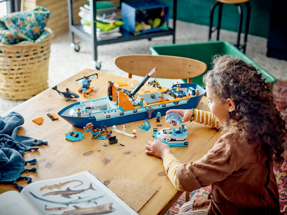 Конструктор LEGO City 60368 Корабль «Исследователь Арктики»