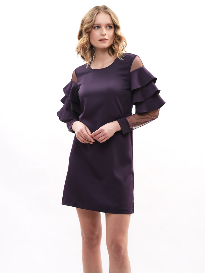 Платье с воланами на рукавах