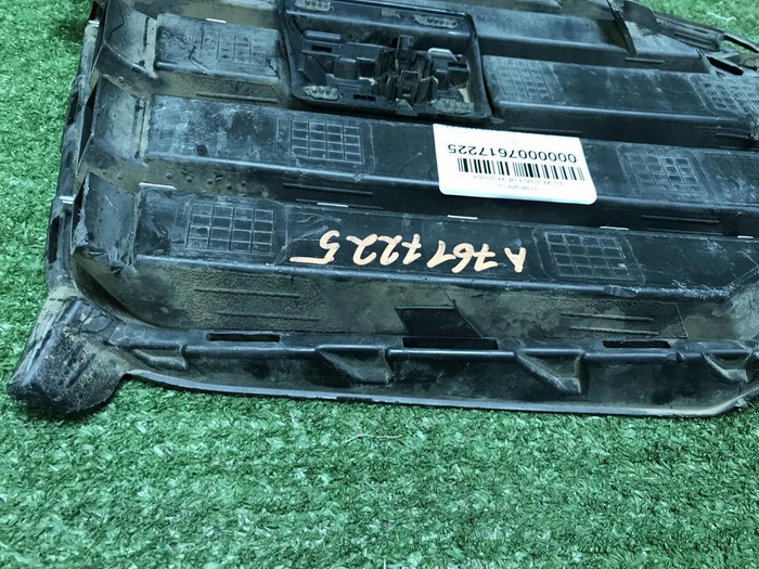 Решетка переднего бампера VW Touareg 3 (18-23)