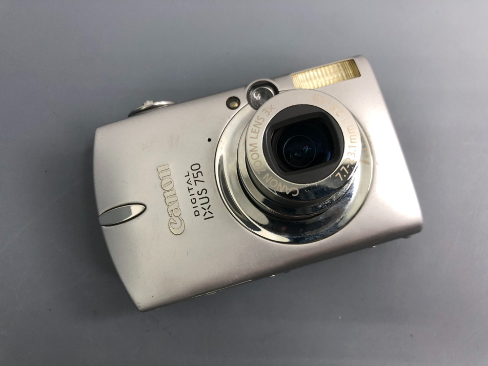 Canon Digital IXUS 750