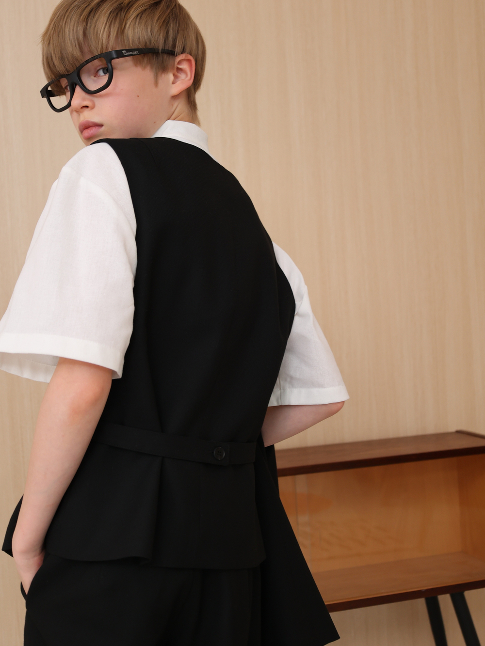 Жилет классический черного цвета unisex