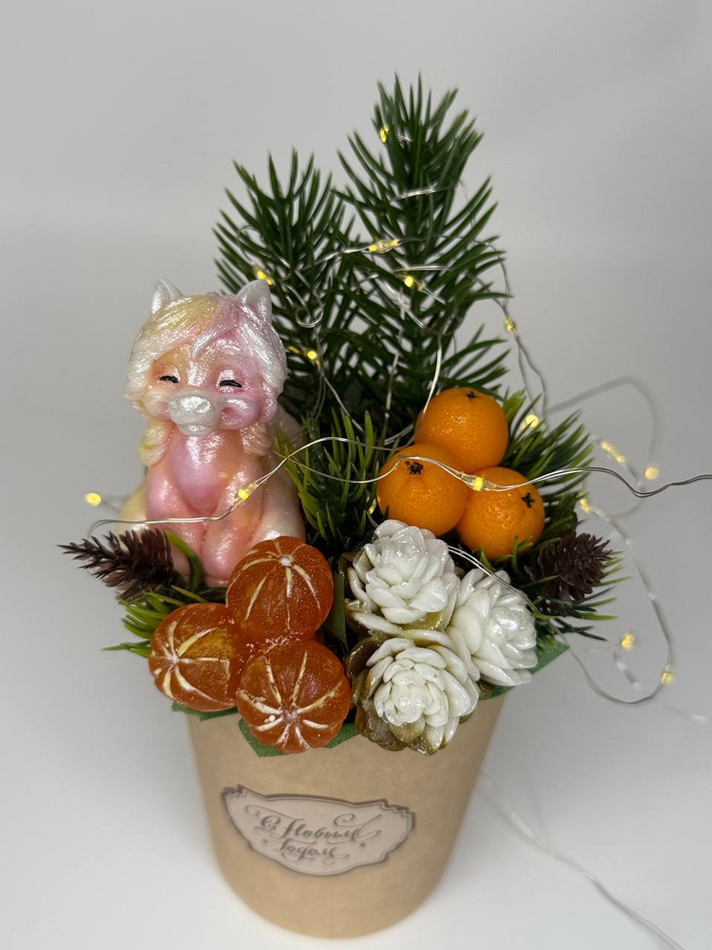 Мини букет из мыла с символом 2026 года очаровательной лошадкой Зимний букет удачи