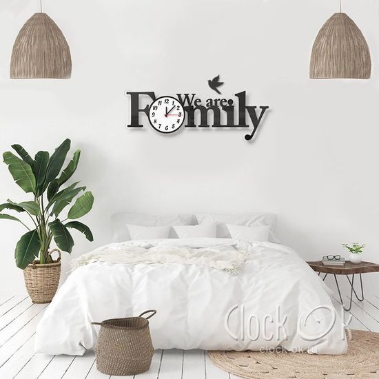 Настенные часы We are family