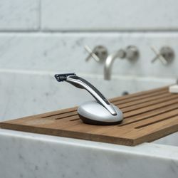 Подарочный набор Bolin Webb X1, бритва X1 серебристо-черная, подставка X1 серебристая (BW GIFTBOX STAND X1 ARG BLK)