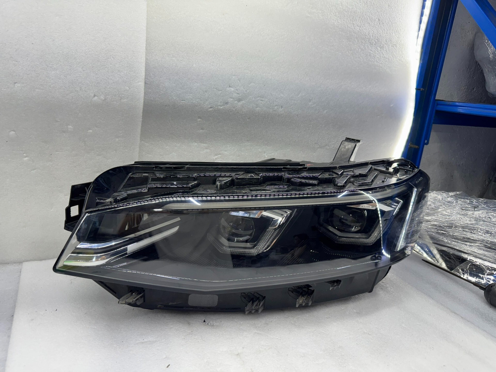 Оригинальная светодиодная LED фара Volkswagen Viloran