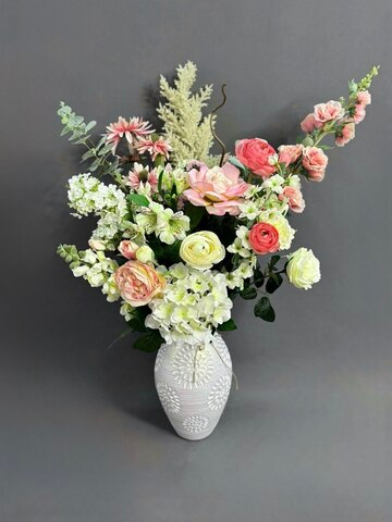 Ваза интерьерная с искусственными цветами