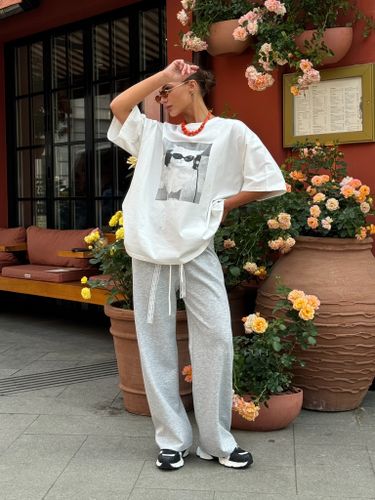 Серые трикотажные брюки с кружевной кулиской