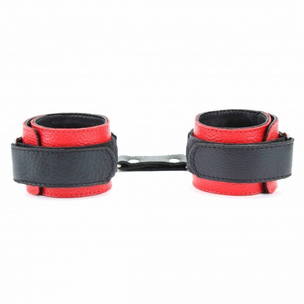 Красно-чёрные кожаные наручники (Цвет: красный с черным)