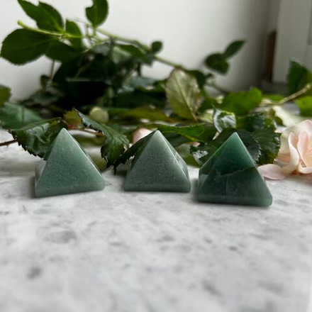 Авантюрин (пирамида)