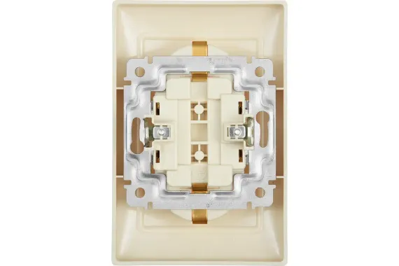 Розетка Legrand Valena с заземлением двойная + рамка слоновая кость 07036