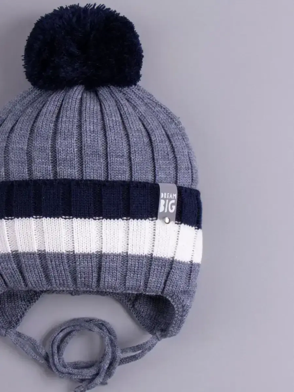 Шапка для мальчика вязаная демисезонная с завязками