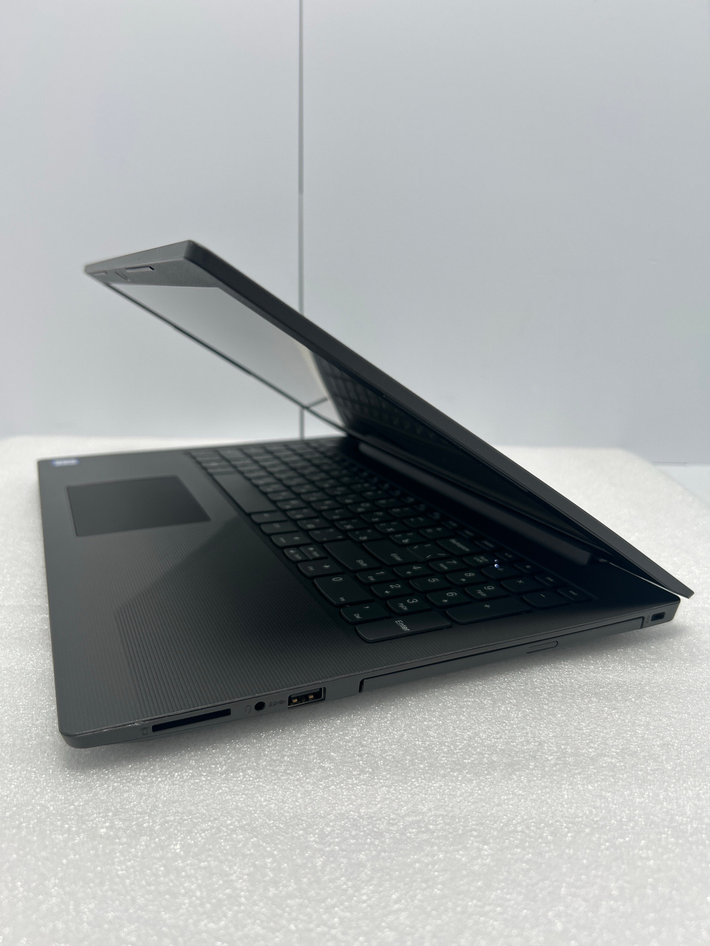 Ноутбук Lenovo V130-15 (81HN00ERRU) 15.6"/Intel Core i5-7200U/RAM 4GB/HDD 1TB/Intel HD Graphics 620/1920*1080/TN/Windows 10/Подсветка кл-ры: нет/Серый. Состояние: B1