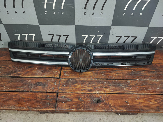 Решетка радиатора Volkswagen Touareg 2 10-14 Б/У Оригинал 7P6853651C