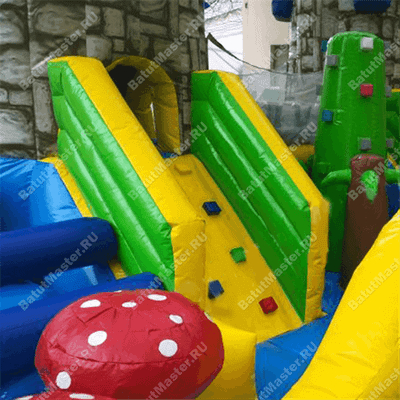 Большой надувной батут "Средневековье" 20*20*5 м