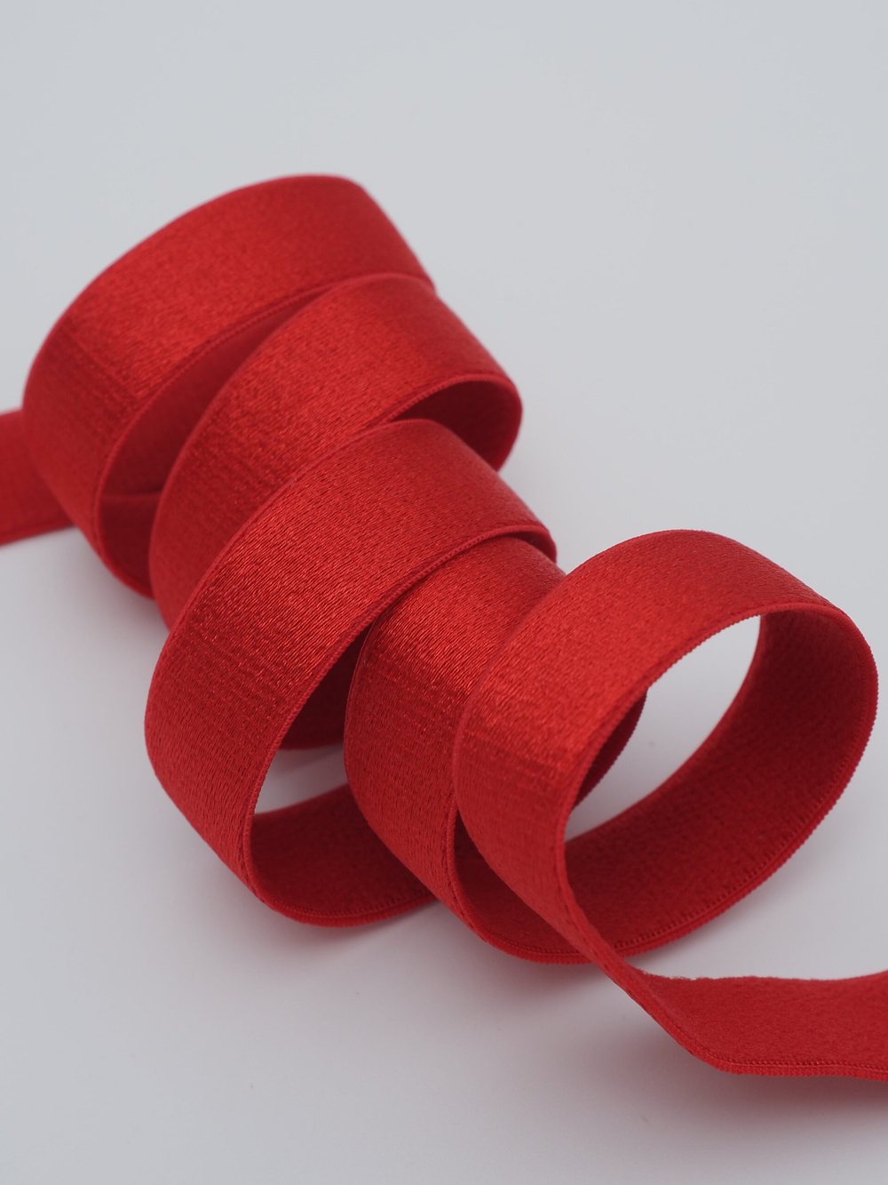 Резинка бретелечная красная глянцевая ширина 15 мм