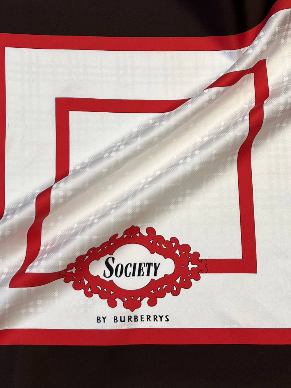 Купон шелковый Burberry шоколадный с серо-белой клеткой "Society"
